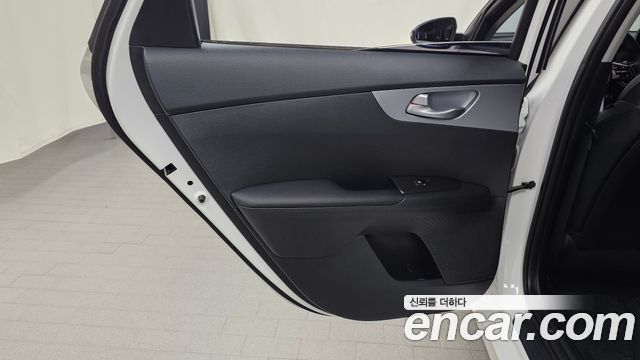 Kia K3 2023 — photo 15