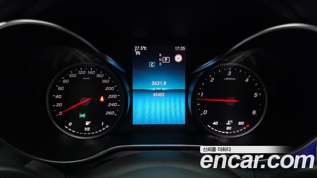 Mercedes-Benz C-Class 2019 — photo 11