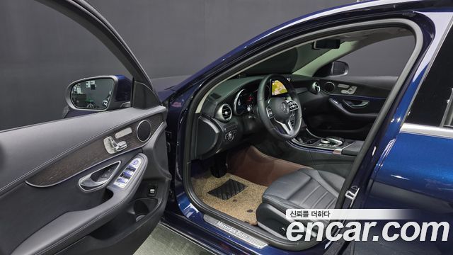 Mercedes-Benz C-Class 2019 — photo 13