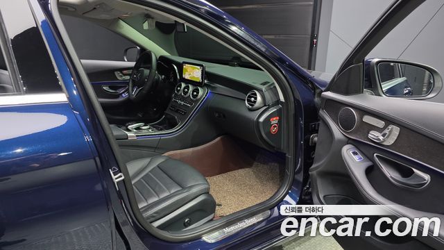 Mercedes-Benz C-Class 2019 — photo 17