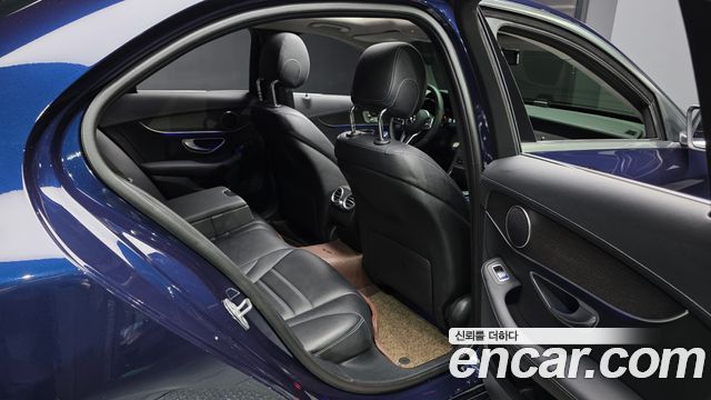 Mercedes-Benz C-Class 2019 — photo 18