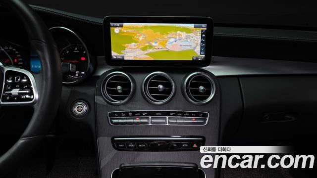 Mercedes-Benz C-Class 2019 — photo 20