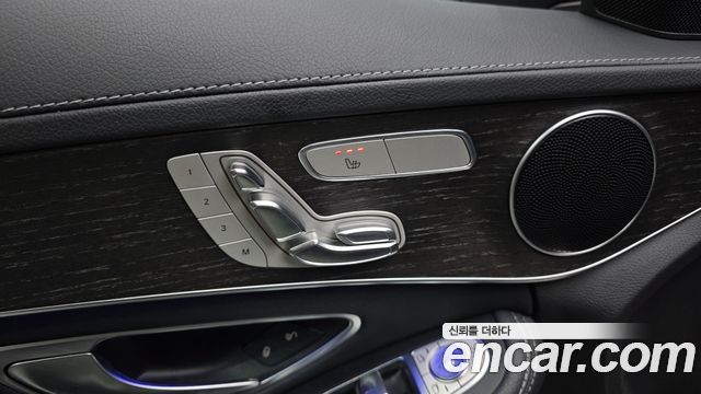 Mercedes-Benz C-Class 2019 — photo 23