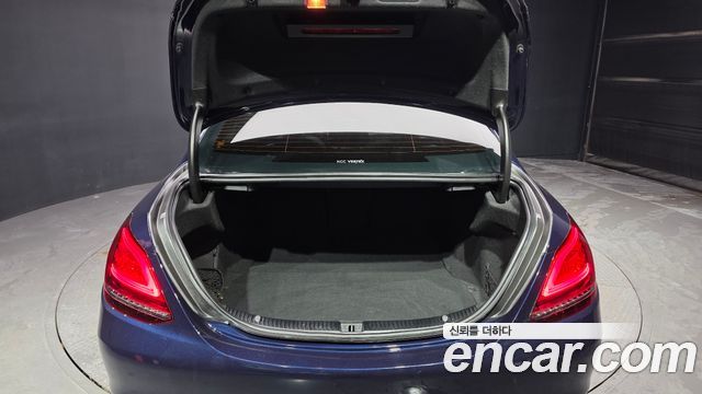 Mercedes-Benz C-Class 2019 — photo 26