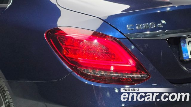 Mercedes-Benz C-Class 2019 — photo 9