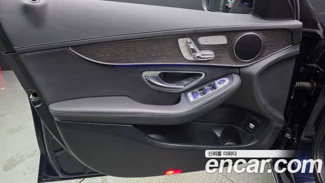 Mercedes-Benz C-Class 2019 — photo 14