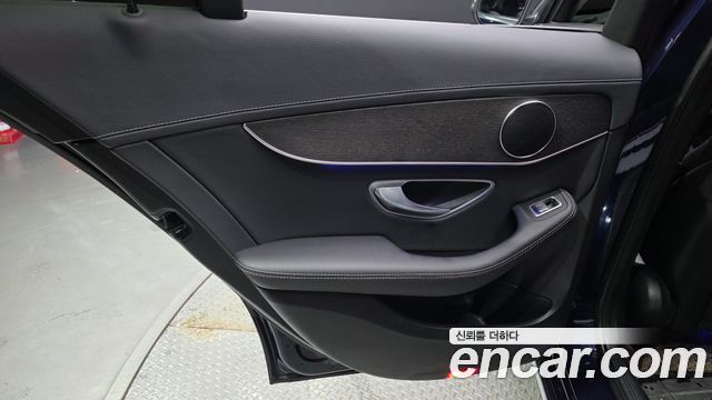 Mercedes-Benz C-Class 2019 — photo 15