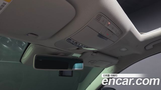 Mercedes-Benz C-Class 2019 — photo 29