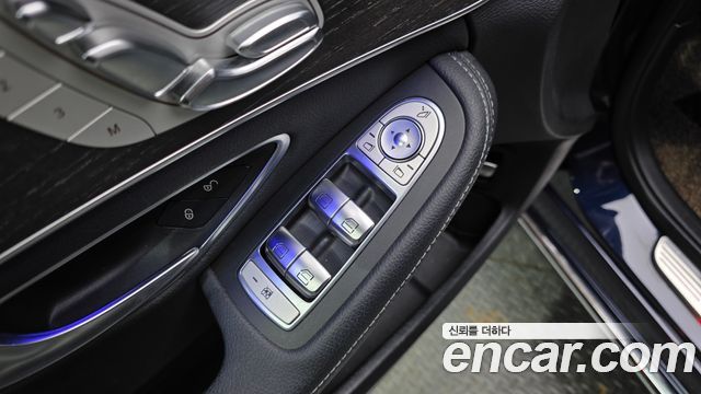 Mercedes-Benz C-Class 2019 — photo 30