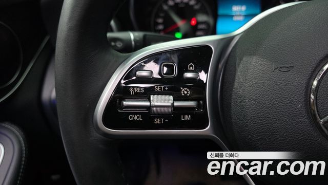 Mercedes-Benz C-Class 2019 — photo 31