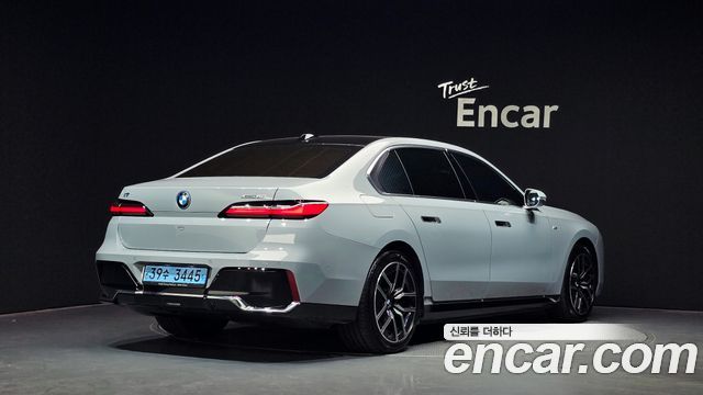 BMW i7 2023 — photo 2