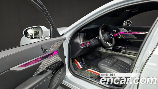 BMW i7 2023 — photo 13