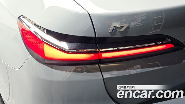 BMW i7 2023 — photo 9