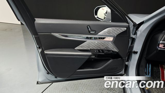 BMW i7 2023 — photo 14