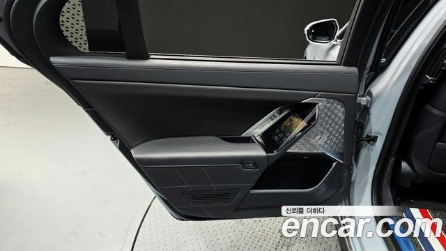 BMW i7 2023 — photo 15