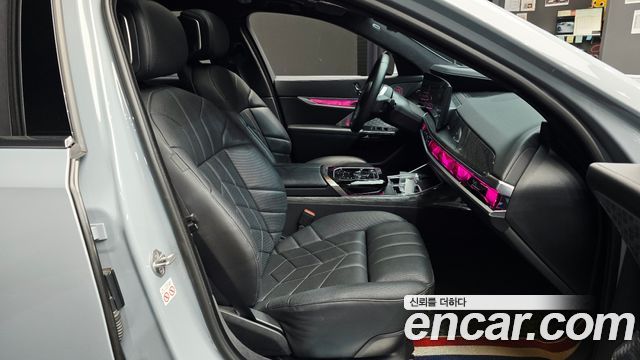 BMW i7 2023 — photo 16