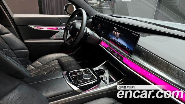 BMW i7 2023 — photo 28