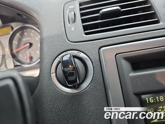 Volvo S40 2009 — photo 17