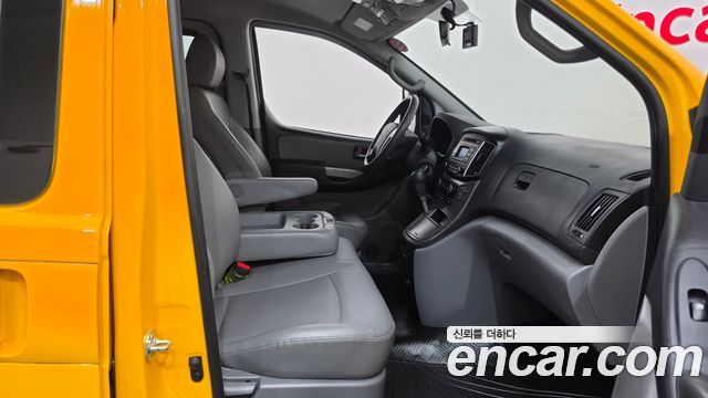 Hyundai Starex 2019 — photo 16