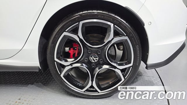 Volkswagen Golf 2025 — photo 5