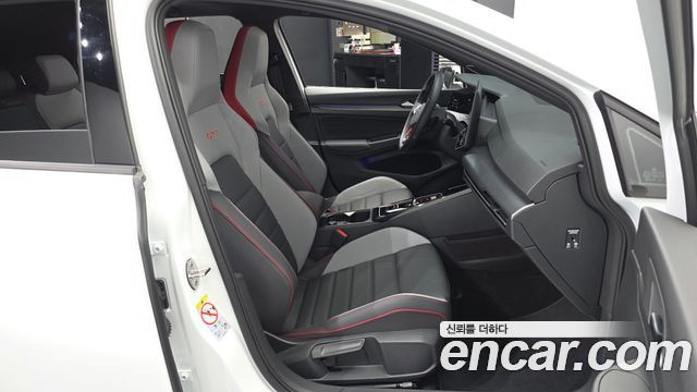 Volkswagen Golf 2025 — photo 17
