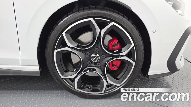Volkswagen Golf 2025 — photo 7