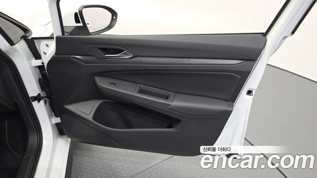 Volkswagen Golf 2025 — photo 14