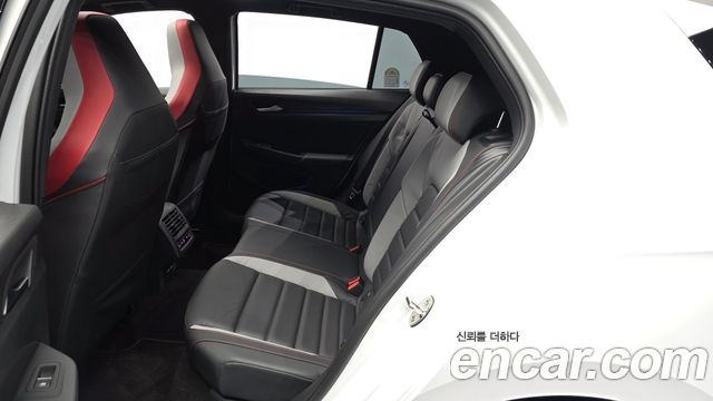 Volkswagen Golf 2025 — photo 16