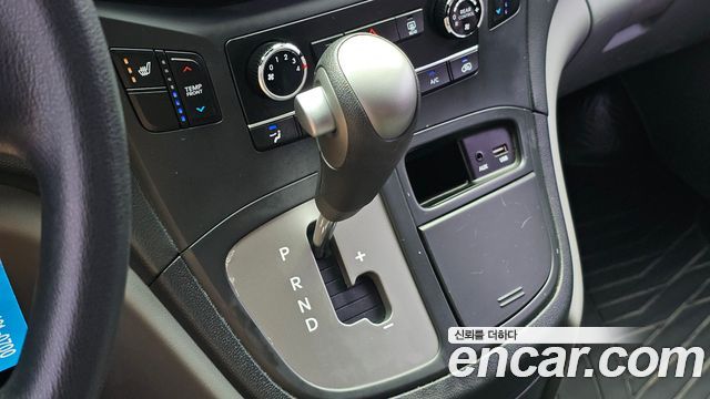 Hyundai Starex 2017 — photo 12