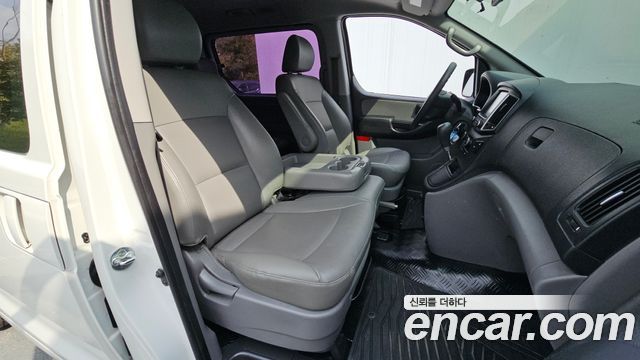 Hyundai Starex 2017 — photo 16