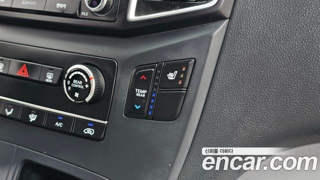Hyundai Starex 2017 — photo 28