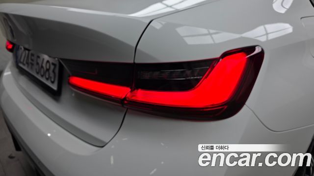 BMW 3-Series 2025 — photo 9