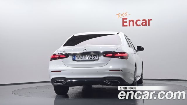 Mercedes-Benz E-Class 2023 — photo 4