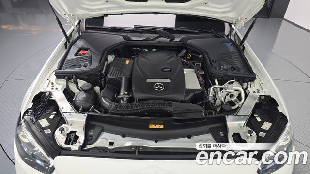 Mercedes-Benz E-Class 2023 — photo 6
