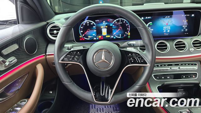 Mercedes-Benz E-Class 2023 — photo 19