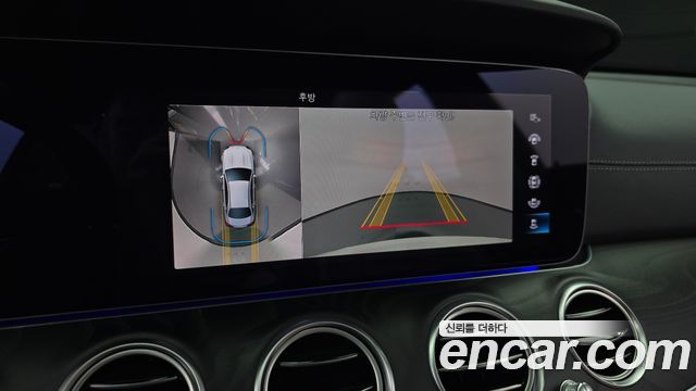 Mercedes-Benz E-Class 2023 — photo 20