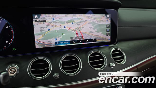 Mercedes-Benz E-Class 2023 — photo 21