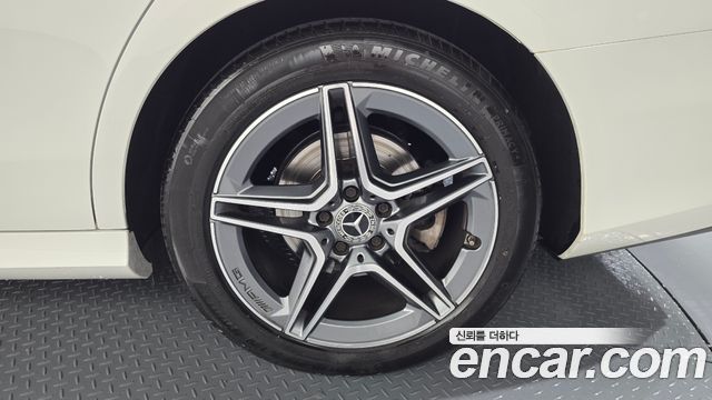 Mercedes-Benz E-Class 2023 — photo 7