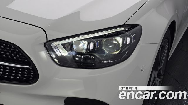 Mercedes-Benz E-Class 2023 — photo 8