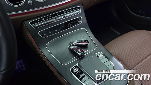 Mercedes-Benz E-Class 2023 — photo 27