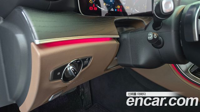 Mercedes-Benz E-Class 2023 — photo 29