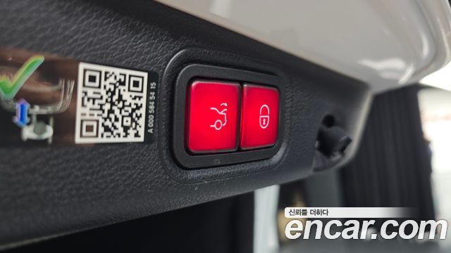 Mercedes-Benz E-Class 2023 — photo 33