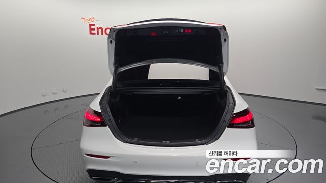 Mercedes-Benz E-Class 2023 — photo 34