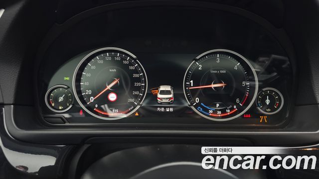 BMW 5-Series 2016 — photo 11