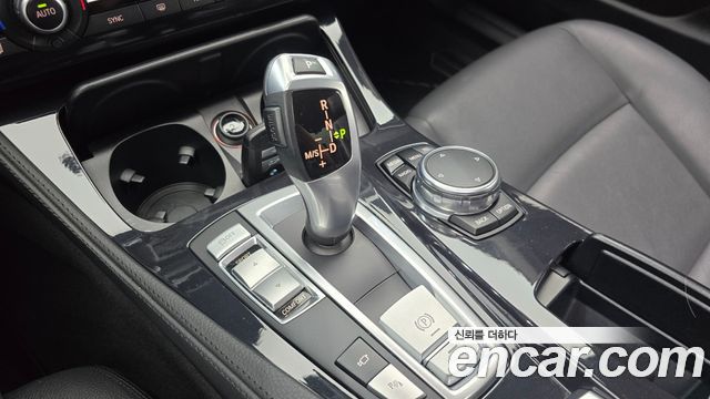 BMW 5-Series 2016 — photo 12