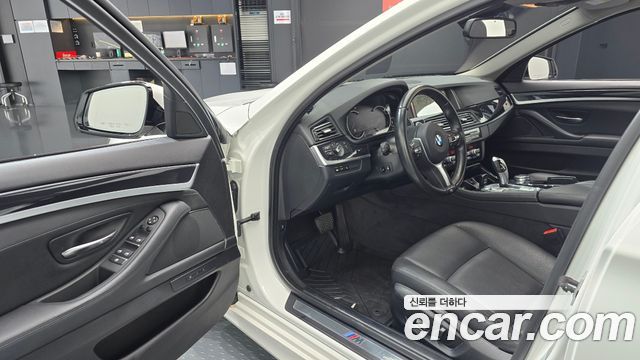BMW 5-Series 2016 — photo 13