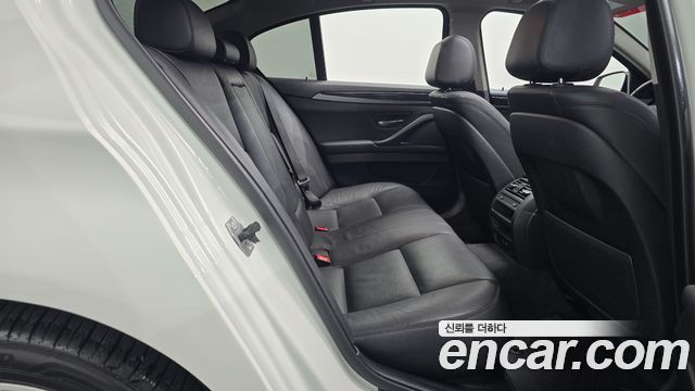 BMW 5-Series 2016 — photo 17