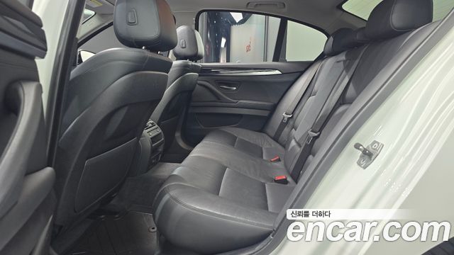 BMW 5-Series 2016 — photo 18