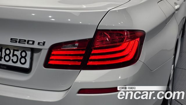 BMW 5-Series 2016 — photo 9