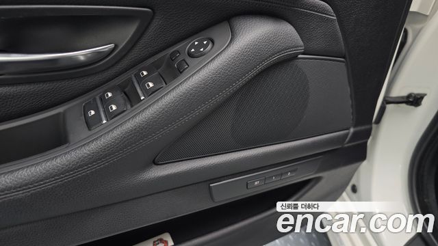BMW 5-Series 2016 — photo 28